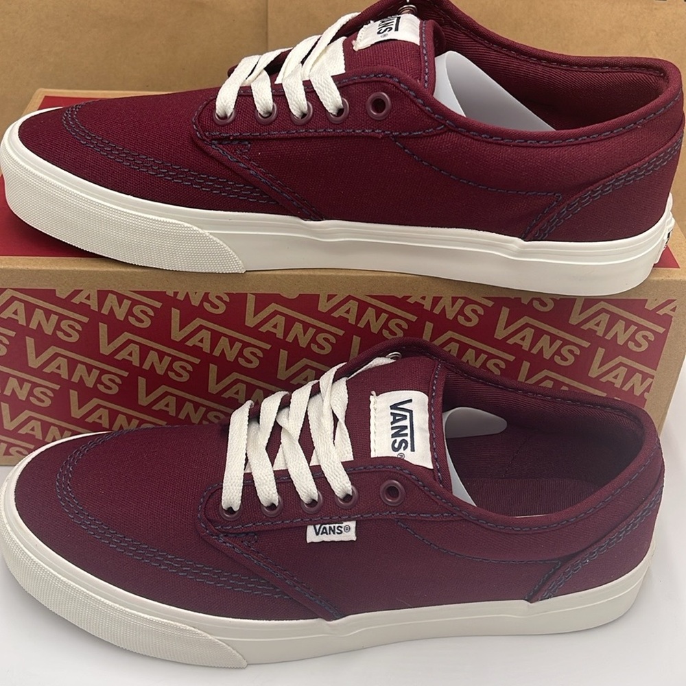 Vans WMNS Burgundy Canvas Sneakers Atwood
Outdoor Port Rovale
VN000CX84QU - Picture 3 of 16